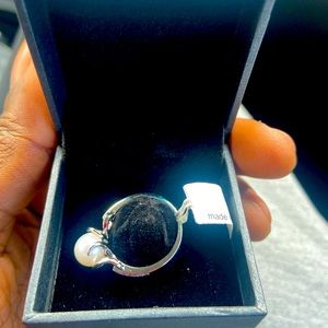 Silver pearl ring size 7